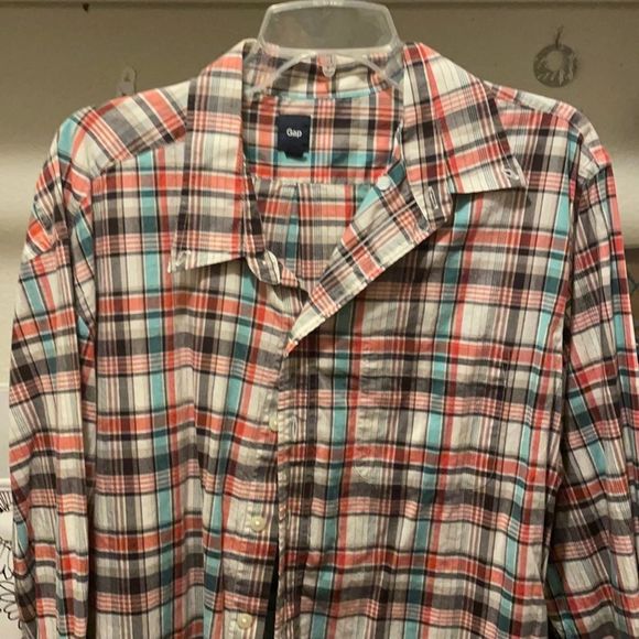 Gap men’s button down shirt. Excellent condition NWOT - Picture 2 of 4